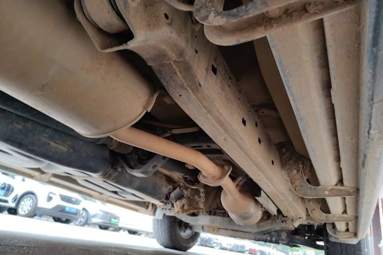 Used JMC Yuhu 7 2023 2.0T Manual Diesel 4x4 Comfort Version Standard Wheelbase Chassis Rear Right