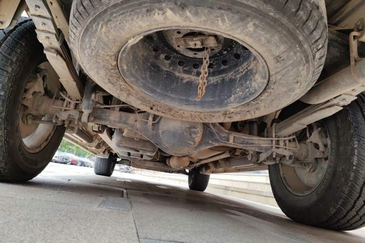 Used JMC Yuhu 7 2023 2.0T Manual Diesel 4x4 Comfort Version Standard Wheelbase Chassis Rear