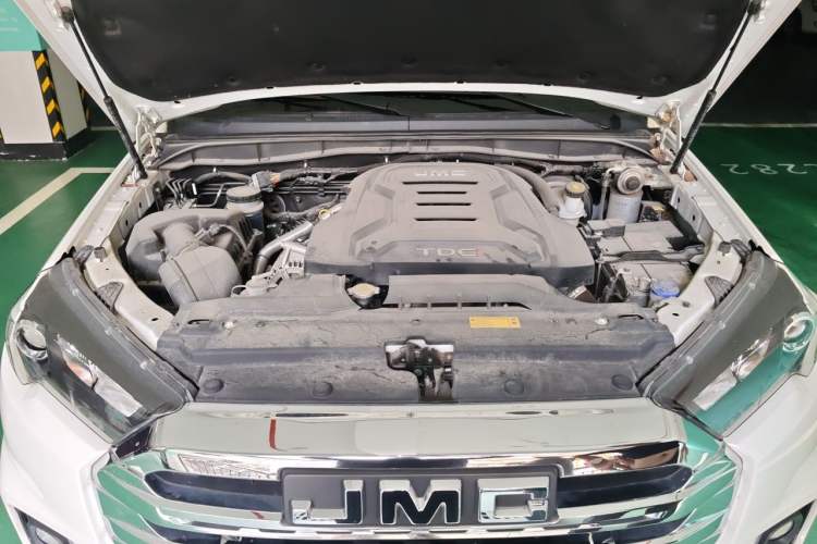 Used JMC Yuhu 7 2023 2.0T Automatic Diesel Two-Wheel Drive Comfort Version Standard Wheelbase Engine Bay
