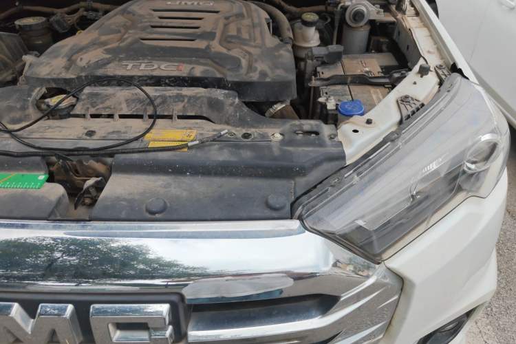 Used JMC Yuhu 7 2023 2.0T Manual Diesel Two-Wheel-Drive Comfort Plus Long Wheelbase Engine Bay Left