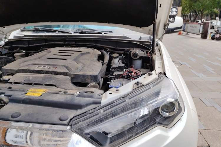 Used JMC Yuhu 7 2023 2.0T Manual Diesel 4x4 Comfort Version Standard Wheelbase Engine Bay Left