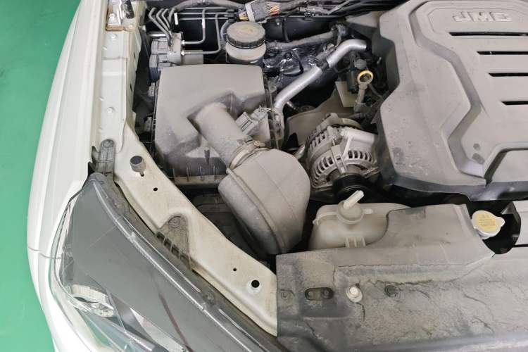 Used JMC Yuhu 7 2023 2.0T Automatic Diesel Two-Wheel Drive Comfort Version Standard Wheelbase Engine Bay Right