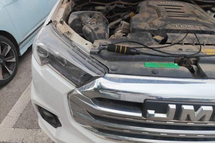 Used JMC Yuhu 7 2023 2.0T Manual Diesel Two-Wheel-Drive Comfort Plus Long Wheelbase Engine Bay Right
