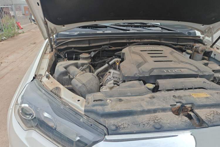 Used JMC Yuhu 7 2023 2.0T Automatic Diesel 4x4 Comfort Version Standard Wheelbase Engine Bay Right