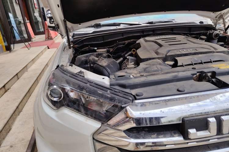 Used JMC Yuhu 7 2023 2.0T Manual Diesel 4x4 Comfort Version Standard Wheelbase Engine Bay Right
