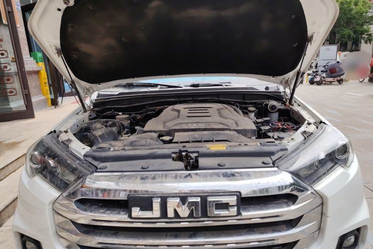 Used JMC Yuhu 7 2023 2.0T Manual Diesel 4x4 Comfort Version Standard Wheelbase Engine Bay