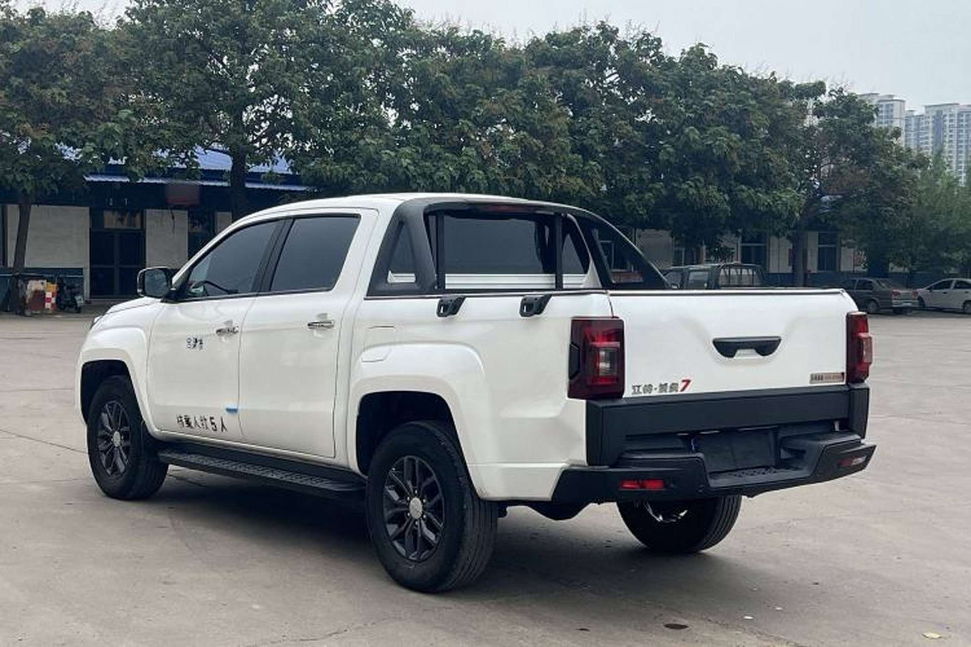 Used JMC Yuhu 7 2023 2.0T Automatic Gasoline 4x4 Comfort Edition Standard Wheelbase Exterior 3