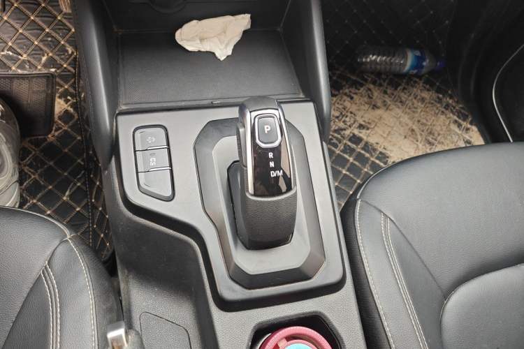 Used JMC Yuhu 7 2023 2.0T Automatic Diesel 4x4 Comfort Version Standard Wheelbase Gear Lever