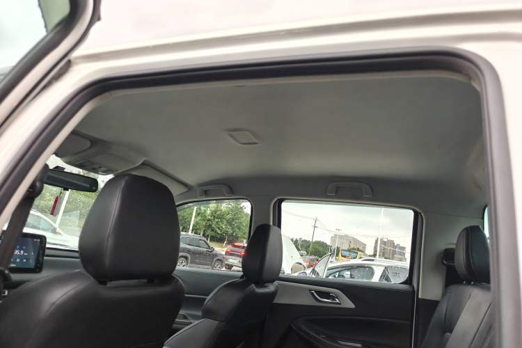 Used JMC Yuhu 7 2023 2.0T Automatic Diesel 4x4 Comfort Plus Long Wheelbase Headliner