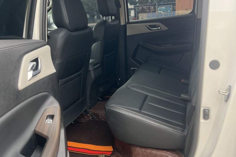 Used JMC Yuhu 7 2023 2.0T Automatic Gasoline 4x4 Comfort Edition Standard Wheelbase Interior 3
