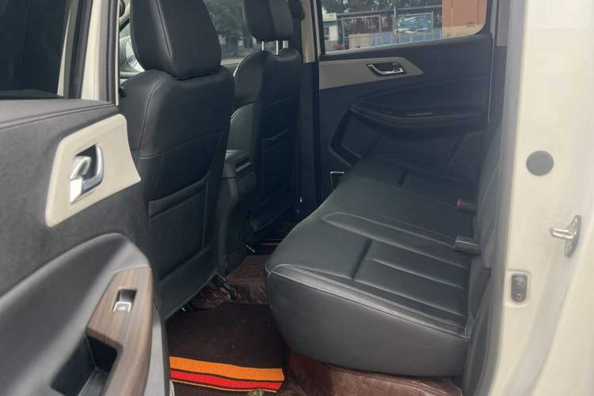 Used JMC Yuhu 7 2023 2.0T Automatic Gasoline 4x4 Comfort Edition Standard Wheelbase Interior 3