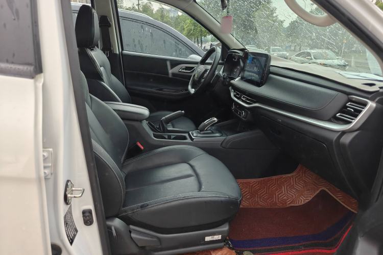 Used JMC Yuhu 7 2023 2.0T Automatic Diesel 4x4 Comfort Plus Long Wheelbase Interior 8