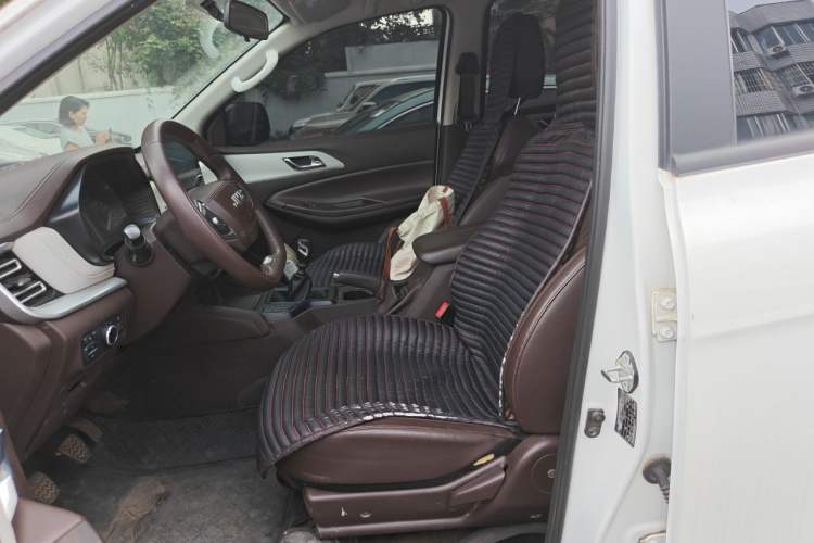 Used JMC Yuhu 7 2023 2.0T Manual Diesel Two-Wheel-Drive Comfort Plus Long Wheelbase Left Front Seat