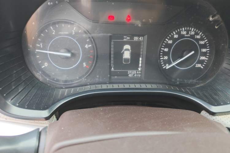 Used JMC Yuhu 7 2023 2.0T Manual Diesel Two-Wheel-Drive Comfort Plus Long Wheelbase Odometer Close Up
