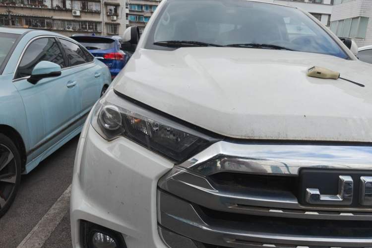 Used JMC Yuhu 7 2023 2.0T Manual Diesel Two-Wheel-Drive Comfort Plus Long Wheelbase Right Front Headlight