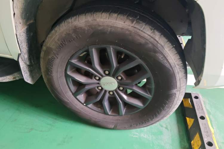 Used JMC Yuhu 7 2023 2.0T Automatic Diesel Two-Wheel Drive Comfort Version Standard Wheelbase Right Front Wheel Hub
