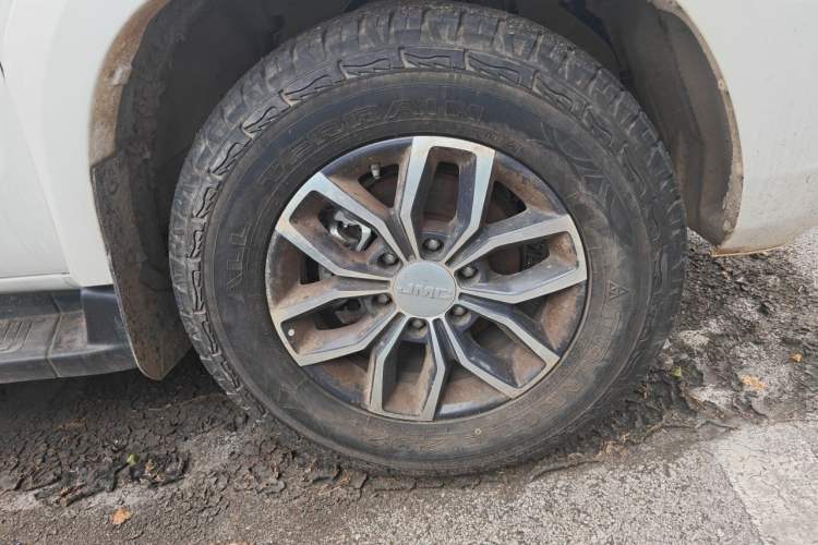 Used JMC Yuhu 7 2023 2.0T Manual Diesel Two-Wheel-Drive Comfort Plus Long Wheelbase Right Front Wheel Hub