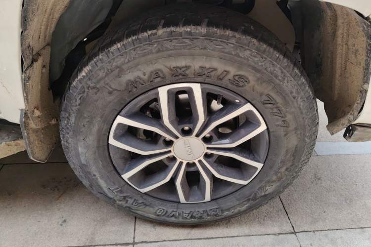 Used JMC Yuhu 7 2023 2.0T Manual Diesel 4x4 Comfort Version Standard Wheelbase Right Front Wheel Hub