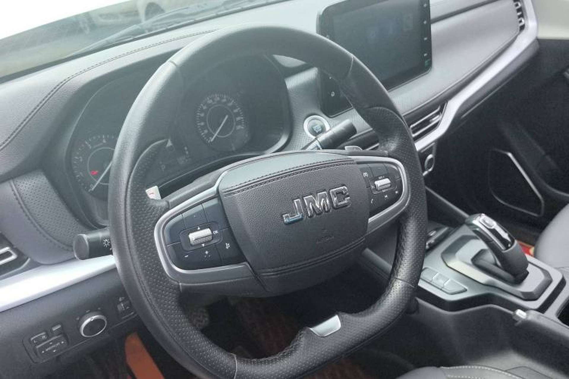 Used JMC Yuhu 7 2023 2.0T Automatic Gasoline 4x4 Comfort Edition Standard Wheelbase Steering Wheel