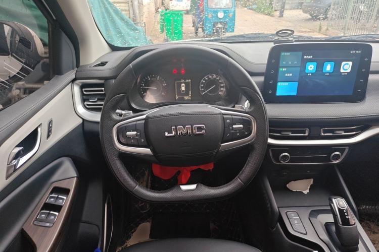 Used JMC Yuhu 7 2023 2.0T Automatic Diesel 4x4 Comfort Version Standard Wheelbase Steering Wheel