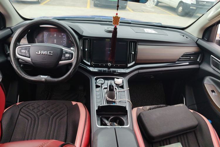 Used JMC Yuhu 9 2019 2.0T Automatic Gasoline Two-Wheel Drive Comfort Edition Center Console