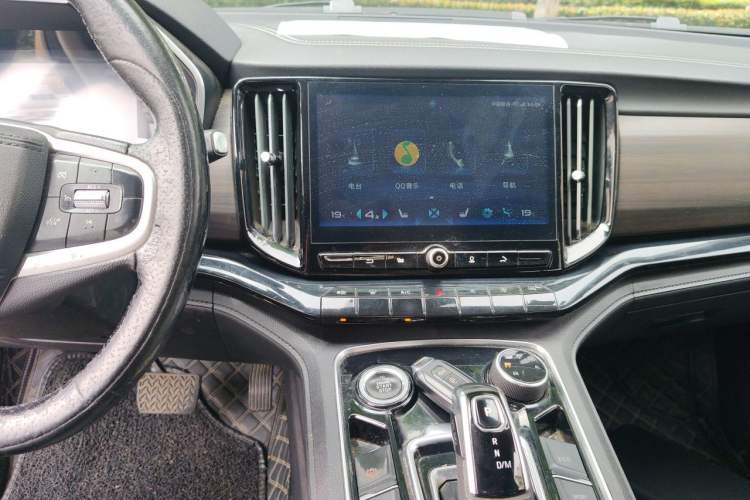 Used JMC Yuhu 9 2019 2.0T Automatic Gasoline 4x4 Luxury Edition Audio And AC Panel