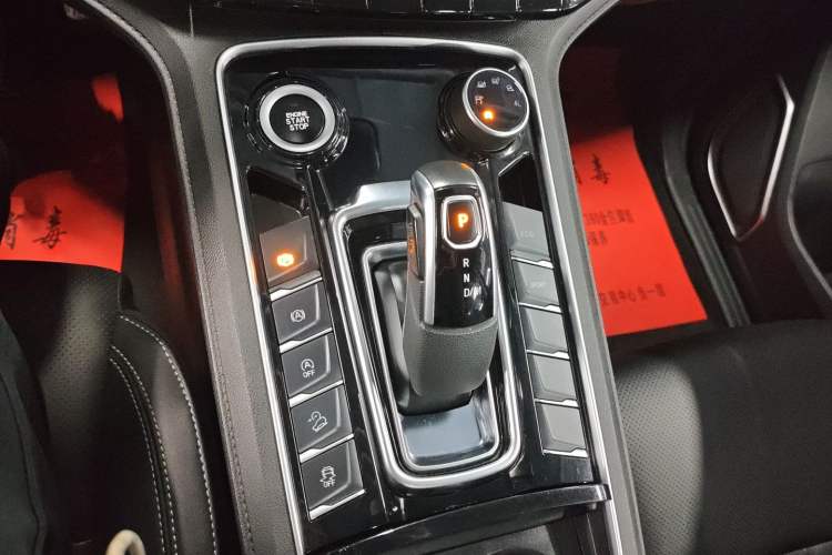 Used JMC Yuhu 9 2019 2.0T Automatic Gasoline 4x4 Comfort Edition Gear Lever