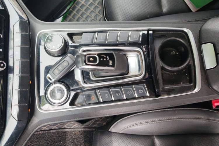 Used JMC Yuhu 9 2019 2.0T Automatic Gasoline 4x4 Luxury Edition Gear Lever
