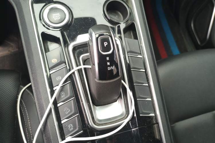 Used JMC Yuhu 9 2019 2.0T Automatic Gasoline Two-Wheel Drive Comfort Edition Gear Lever