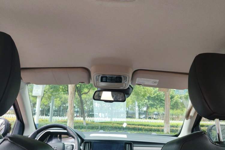 Used JMC Yuhu 9 2019 2.0T Automatic Gasoline 4x4 Luxury Edition Headliner