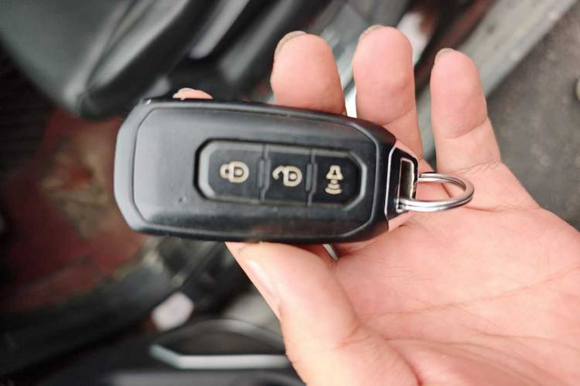 Used JMC Yuhu 9 2019 2.0T Automatic Gasoline 4x4 Comfort Edition Interior 1