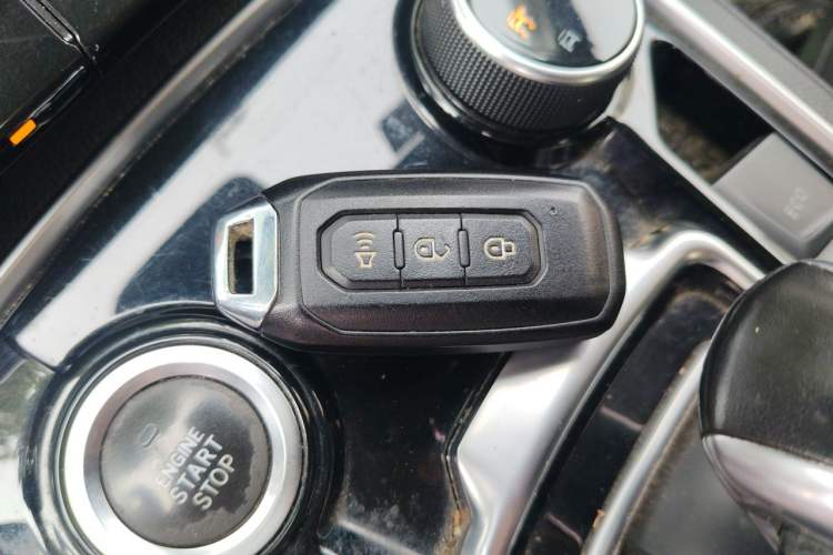 Used JMC Yuhu 9 2019 2.0T Automatic Gasoline 4x4 Luxury Edition Interior 1