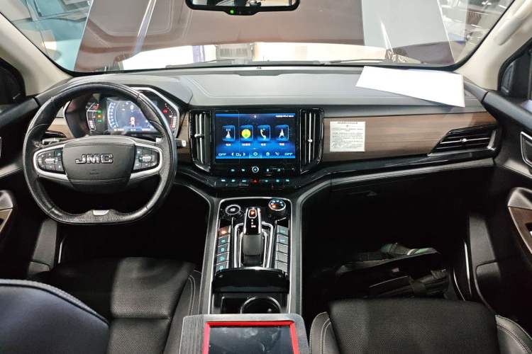 Used JMC Yuhu 9 2019 2.0T Automatic Gasoline 4x4 Comfort Edition Interior 2