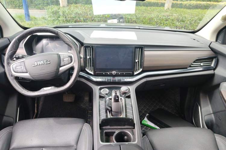 Used JMC Yuhu 9 2019 2.0T Automatic Gasoline 4x4 Luxury Edition Interior 2
