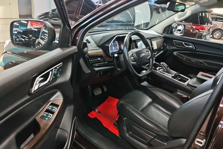 Used JMC Yuhu 9 2019 2.0T Automatic Gasoline 4x4 Comfort Edition Interior 3