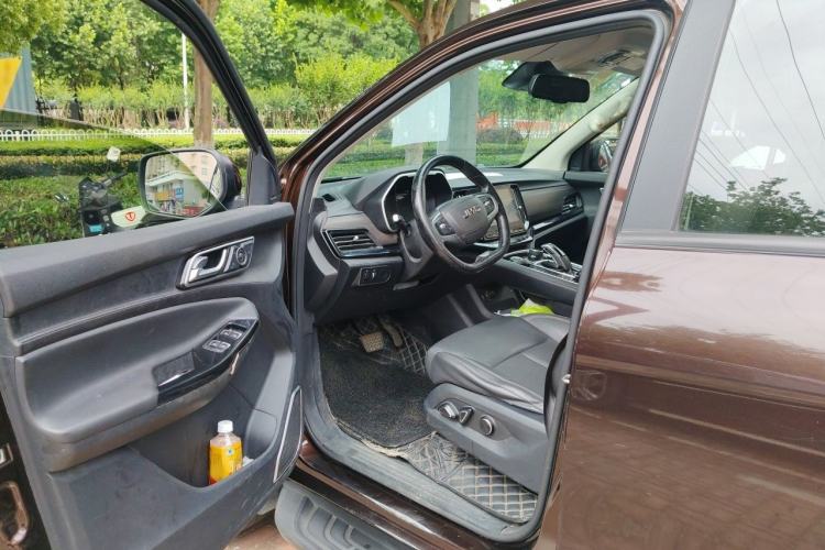 Used JMC Yuhu 9 2019 2.0T Automatic Gasoline 4x4 Luxury Edition Interior 3