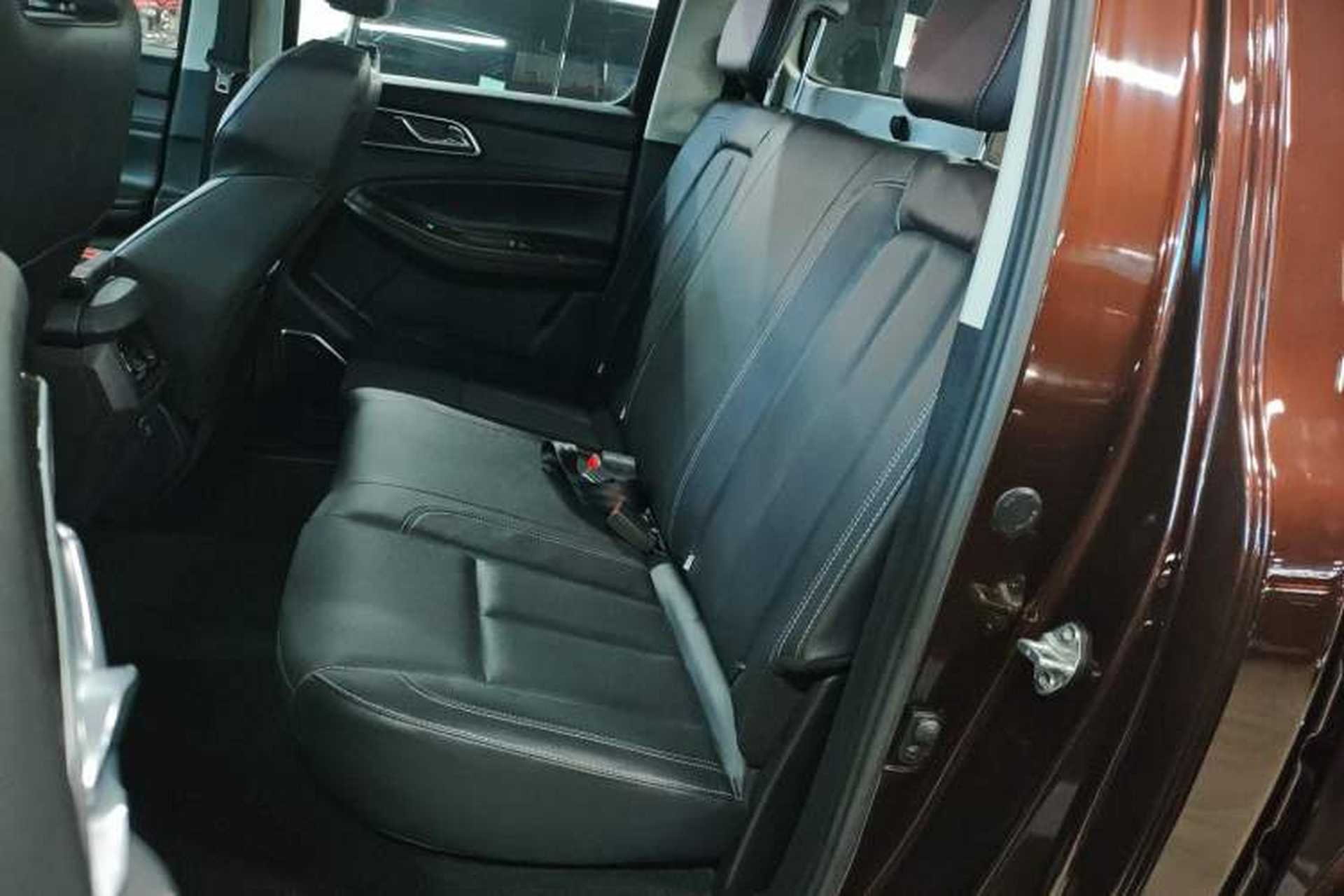 Used JMC Yuhu 9 2019 2.0T Automatic Gasoline 4x4 Comfort Edition Interior 4