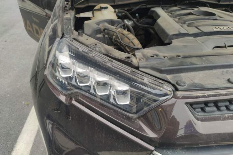 Used JMC Yuhu 9 2019 2.0T Automatic Gasoline Two-Wheel Drive Comfort Edition Right Front Headlight