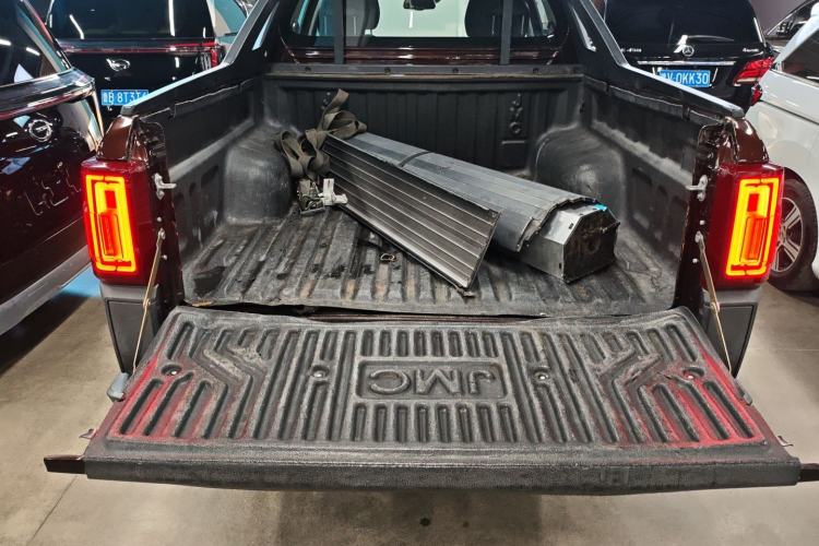 Used JMC Yuhu 9 2019 2.0T Automatic Gasoline 4x4 Comfort Edition Trunk