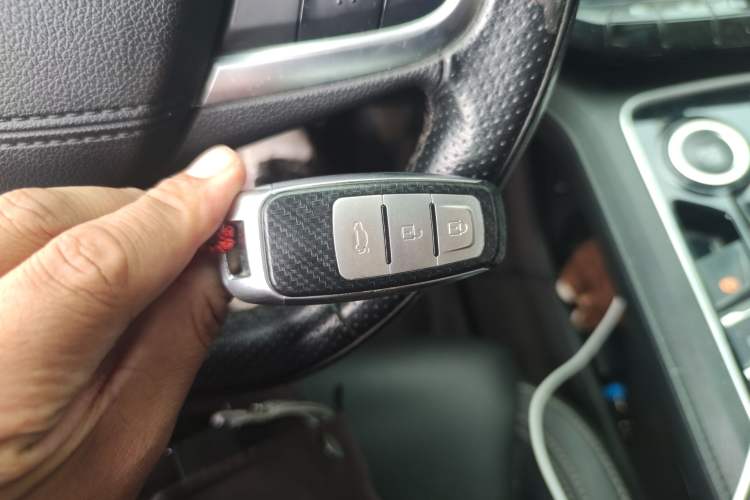 Used JMC Yuhu 9 2019 2.0T Automatic Gasoline Two-Wheel Drive Comfort Edition Vehicle Key