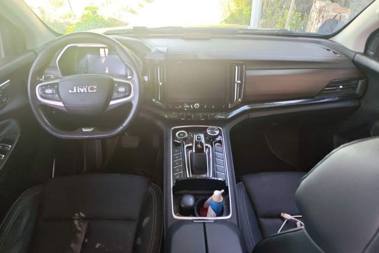 Used JMC Yuhu 9 2019 2.0T Automatic Gasoline 4x4 Comfort Edition Center Console