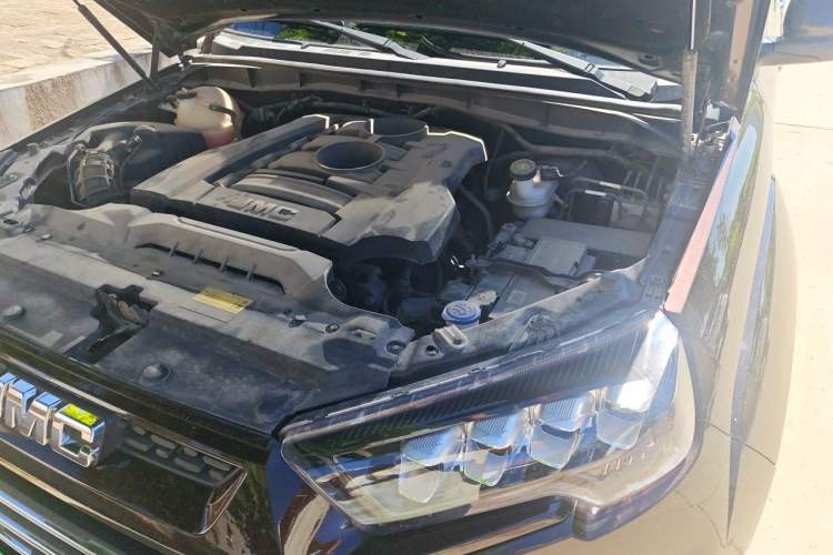 Used JMC Yuhu 9 2019 2.0T Automatic Gasoline 4x4 Comfort Edition Engine Bay Left