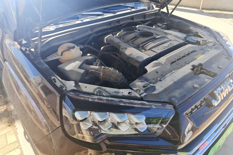Used JMC Yuhu 9 2019 2.0T Automatic Gasoline 4x4 Comfort Edition Engine Bay Right