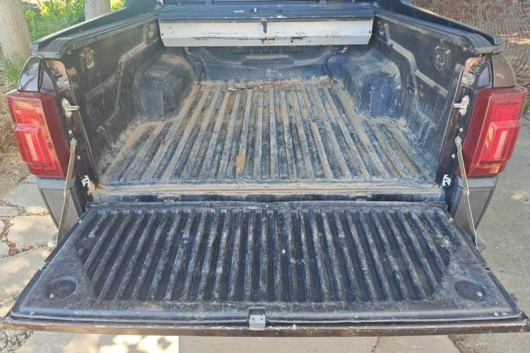 Used JMC Yuhu 9 2019 2.0T Automatic Gasoline 4x4 Comfort Edition Trunk