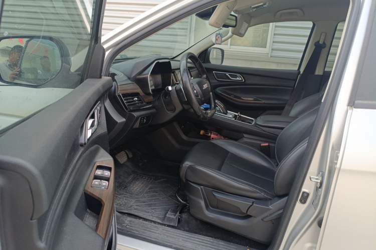 Used JMC Yuhu 9 2019 2.0T Automatic Gasoline Two-Wheel Drive Comfort Edition Driver Seat