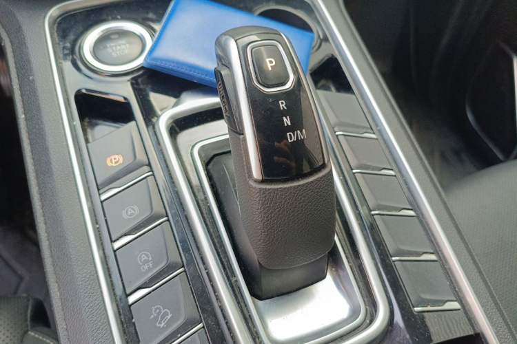Used JMC Yuhu 9 2019 2.0T Automatic Gasoline Two-Wheel Drive Comfort Edition Gear Lever