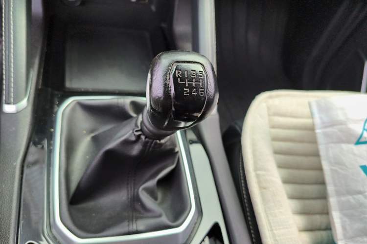 Used JMC Yuhu 9 2019 2.0T Manual Gasoline Two-Wheel Drive Comfort Edition Gear Lever