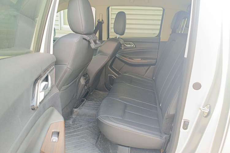 Used JMC Yuhu 9 2019 2.0T Automatic Gasoline Two-Wheel Drive Comfort Edition Left Rear Seat