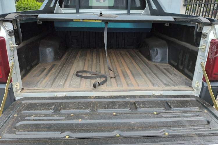 Used JMC Yuhu 9 2019 2.0T Manual Gasoline Two-Wheel Drive Comfort Edition Trunk