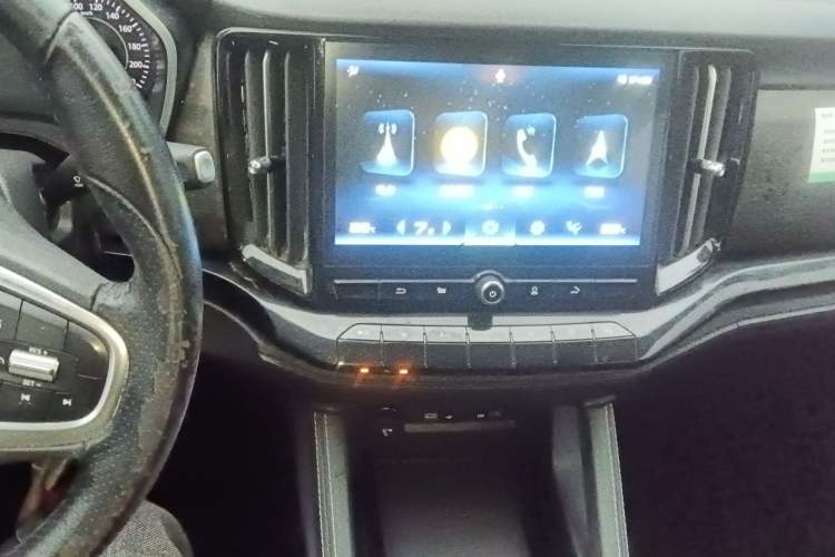 Used JMC Yuhu 9 2019 2.0T Manual Gasoline 4x4 Comfort Edition Audio And AC Panel